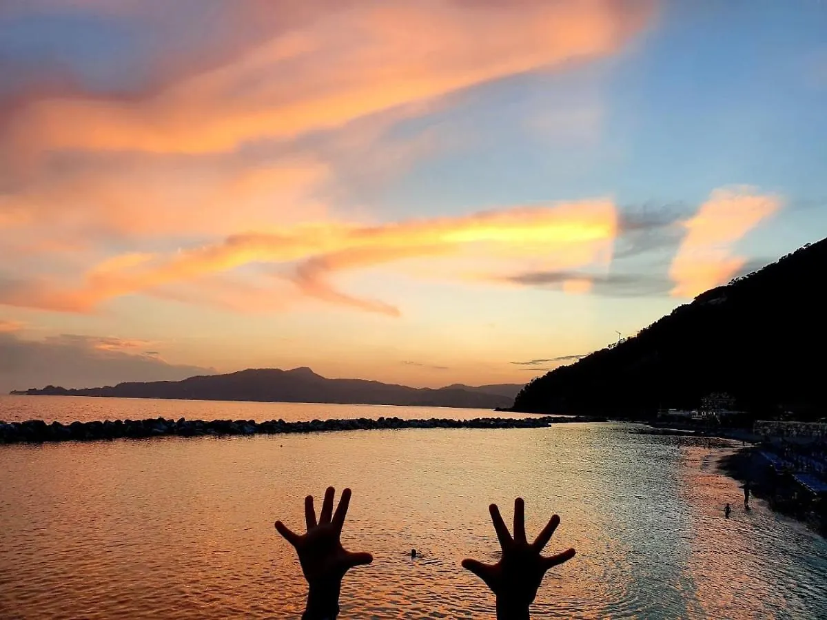 Chiavari Beach 0*,
